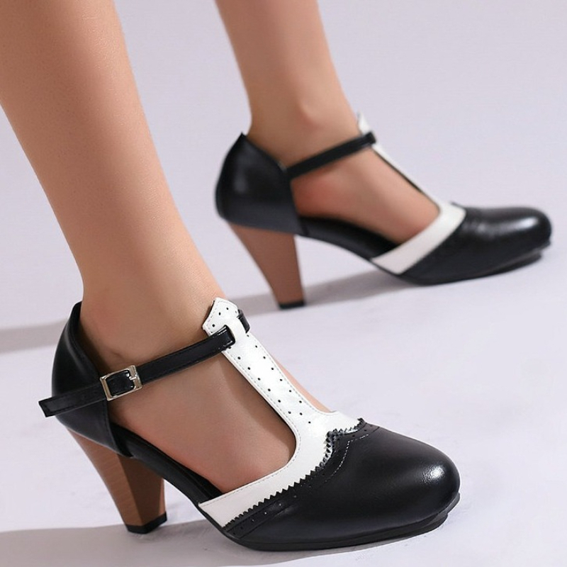 Women Vintage T-Strap Mary Jan - Women'S Fashion In The 1950S recensione e prezzo