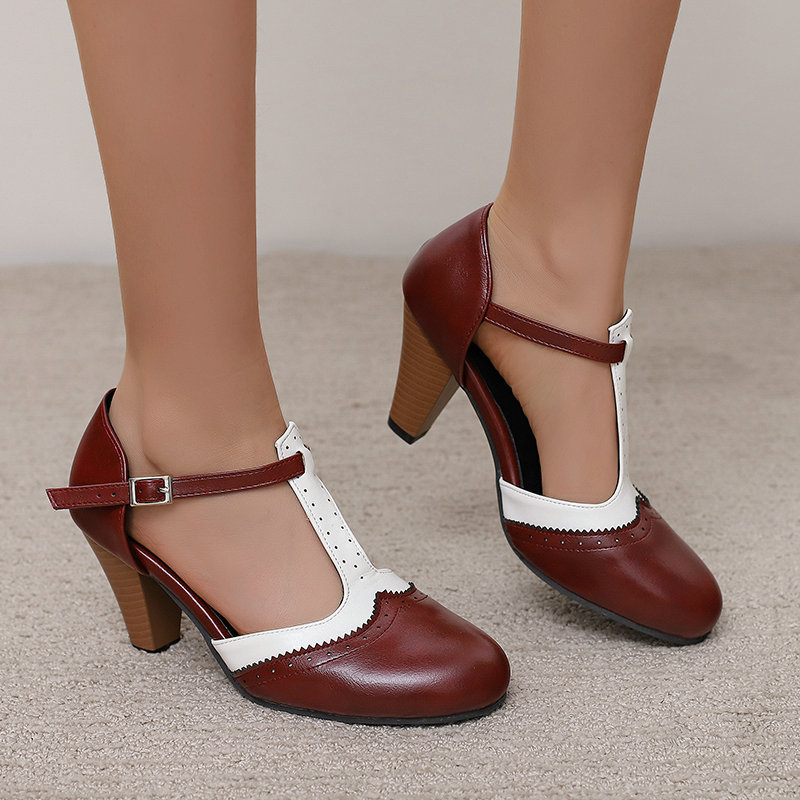 Women Vintage T-Strap Mary Jan - Women'S Fashion In The 1950S recensione e prezzo
