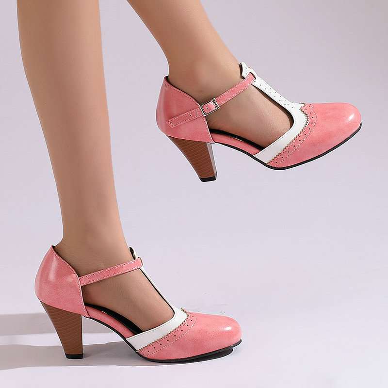 Women Vintage T-Strap Mary Jan - Women'S Fashion In The 1950S recensione e prezzo